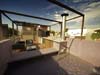 la terrasse avec solarium et piscine climatisée